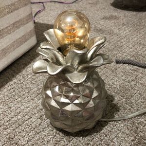 Set of 2 pineapple lamps